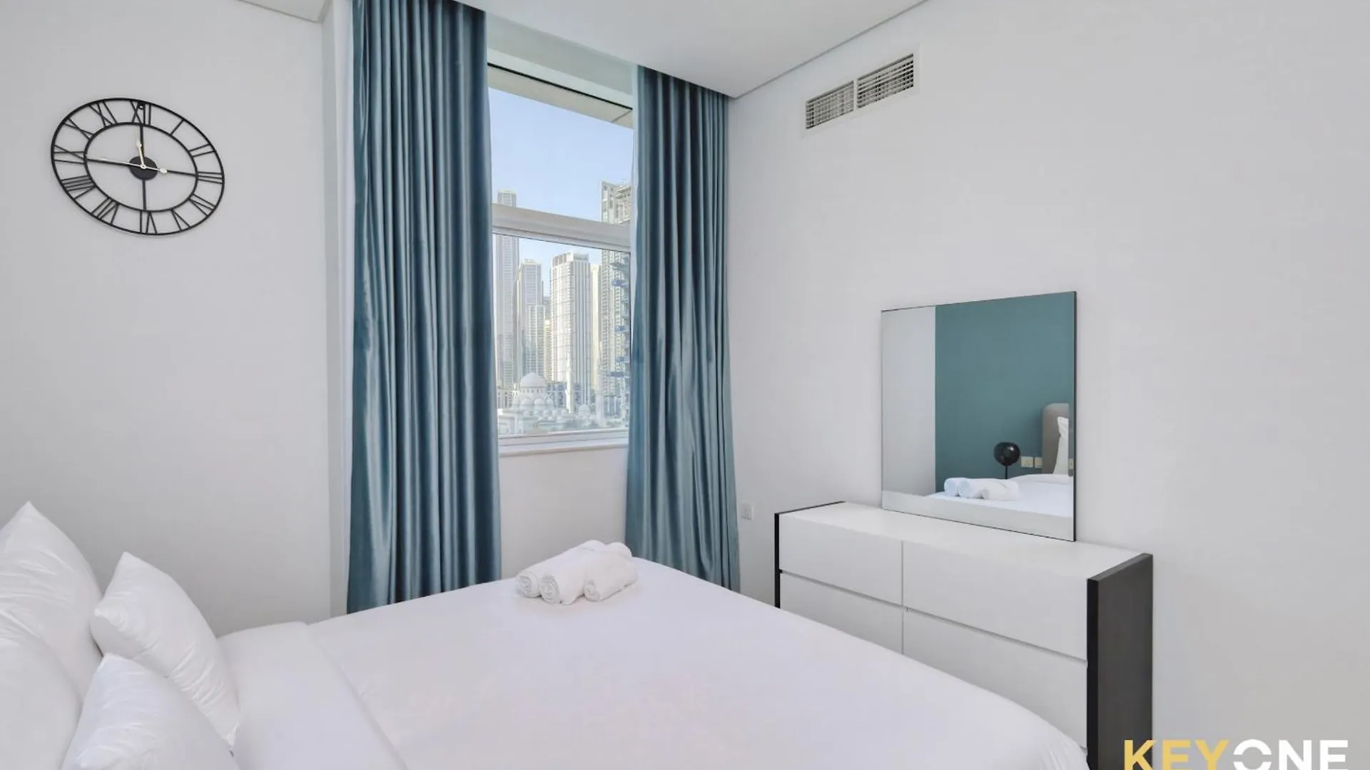 The Cosmopolitan Serene Living In A One Bedroom Dubai Apartment