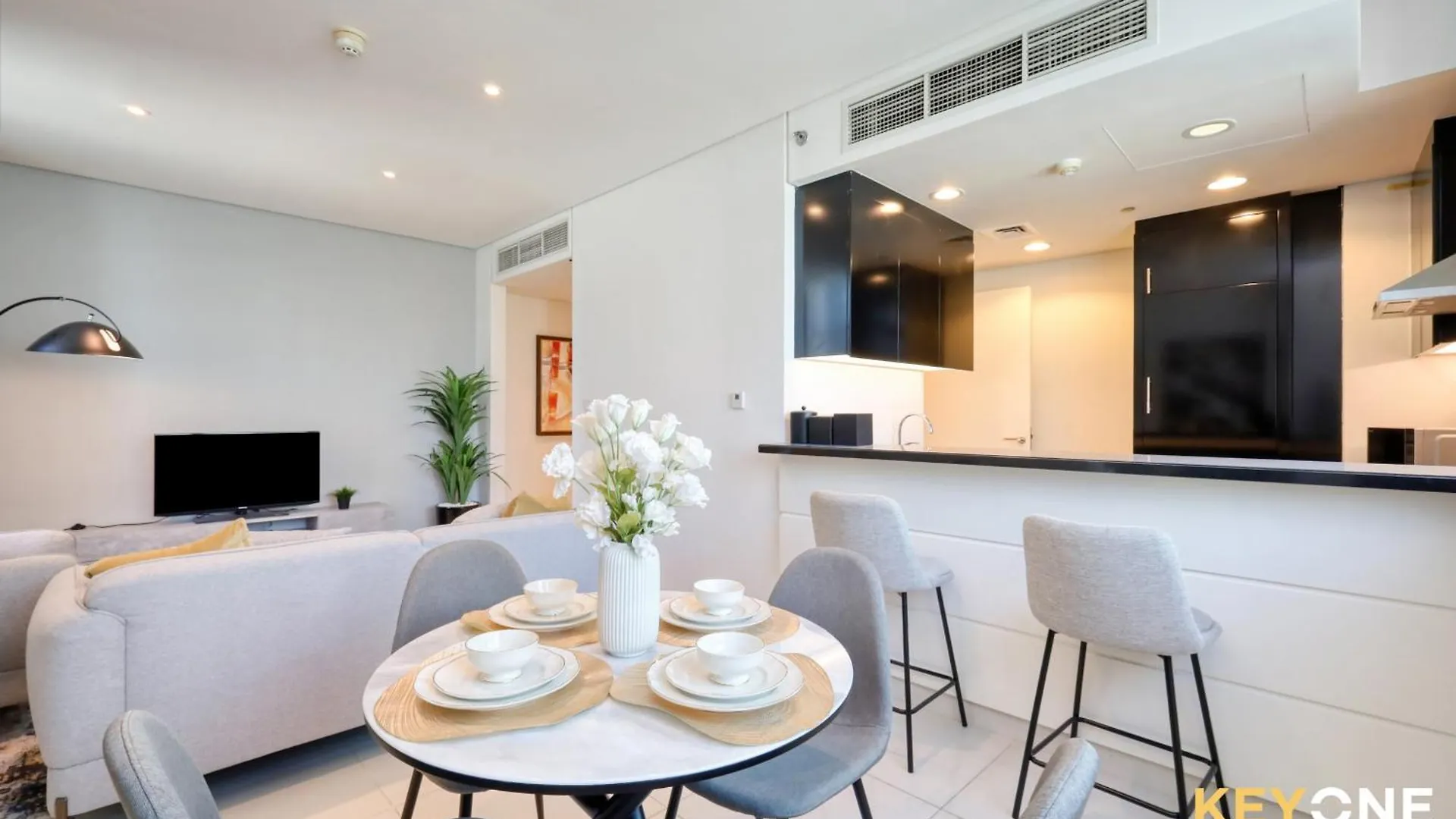 The Cosmopolitan Serene Living In A One Bedroom Dubai Apartment